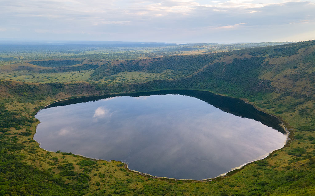 crater-lakes-queen-elizabeth-01