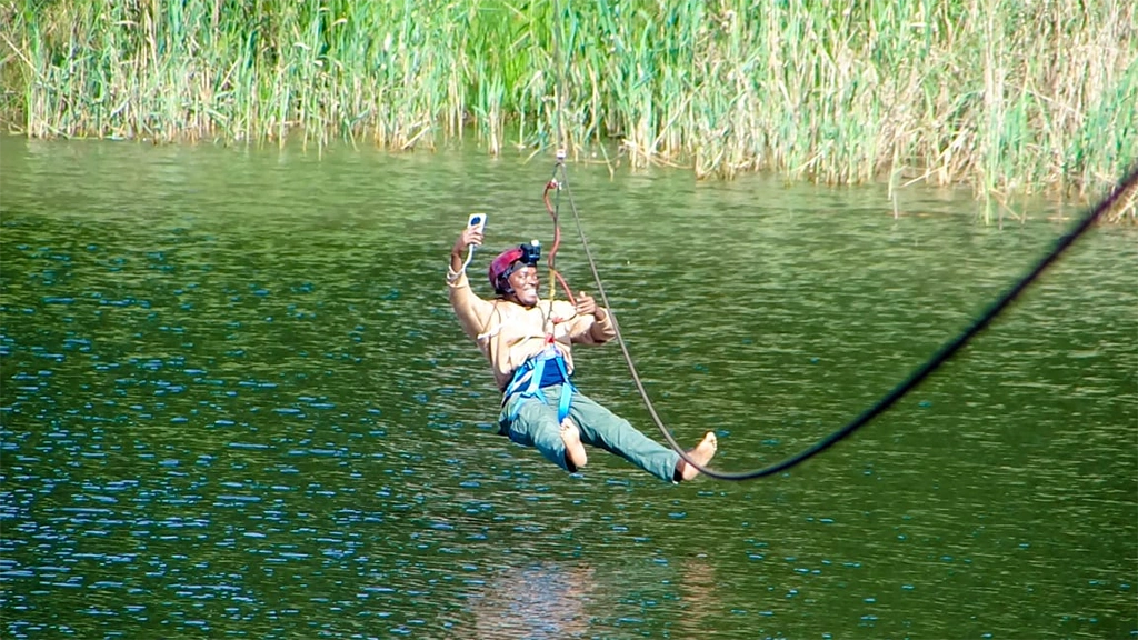 zip-lining-at-lake-mutanda